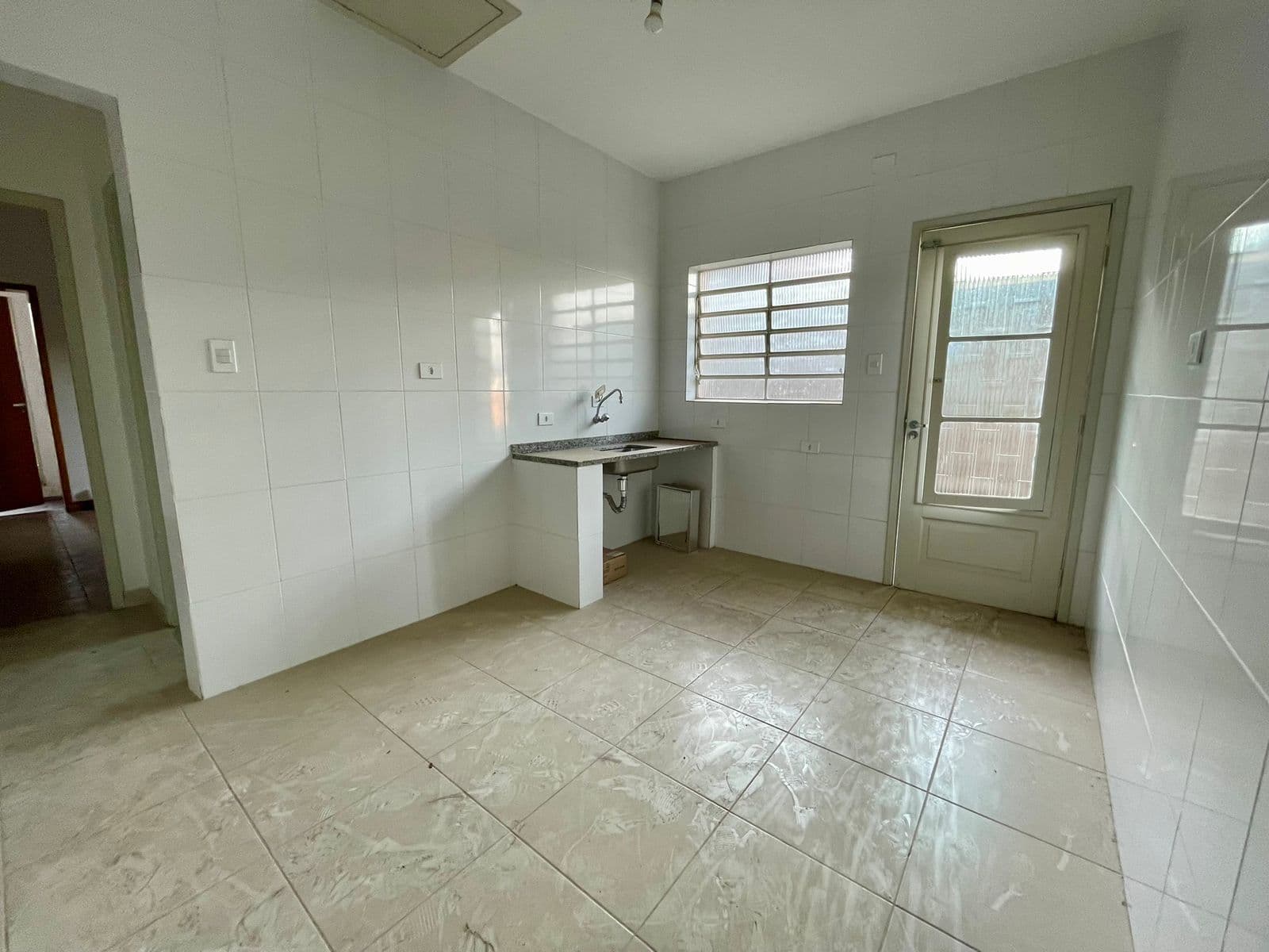 Sobrado à venda, 250 m², 4 quartos, 4 banheiros — foto 2