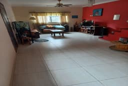 Sobrado à venda, 310 m², 4 quartos, 2 banheiros, 2 suítes