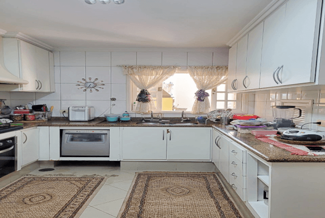 Sobrado à venda, 400 m², 6 quartos, 3 banheiros, 5 suítes — foto 6