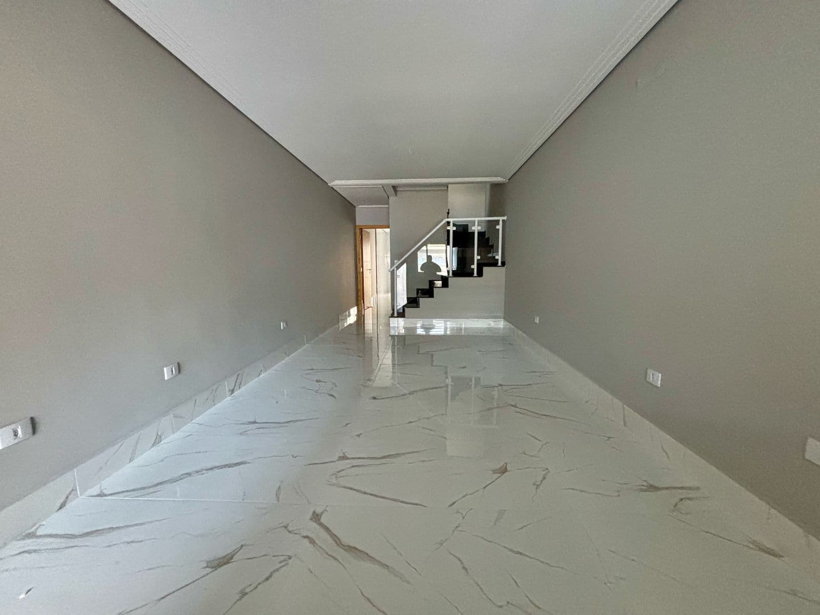 Sobrado à venda, 145 m², 3 quartos, 4 banheiros, 3 suítes — foto 2