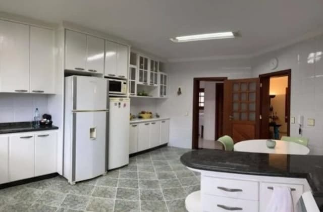 Sobrado à venda, 500 m², 4 quartos, 8 banheiros, 4 suítes — foto 9