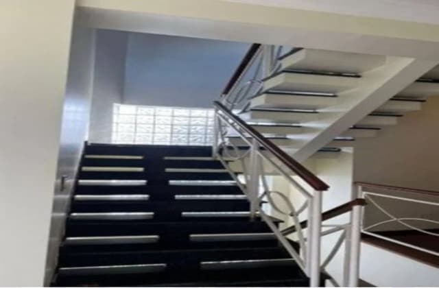 Sobrado à venda, 500 m², 4 quartos, 8 banheiros, 4 suítes — foto 4