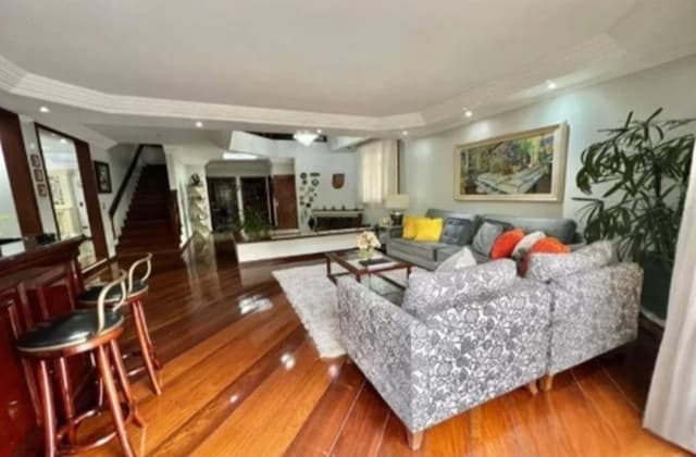 Sobrado à venda, 510 m², 4 quartos, 5 banheiros, 4 suítes — foto 2