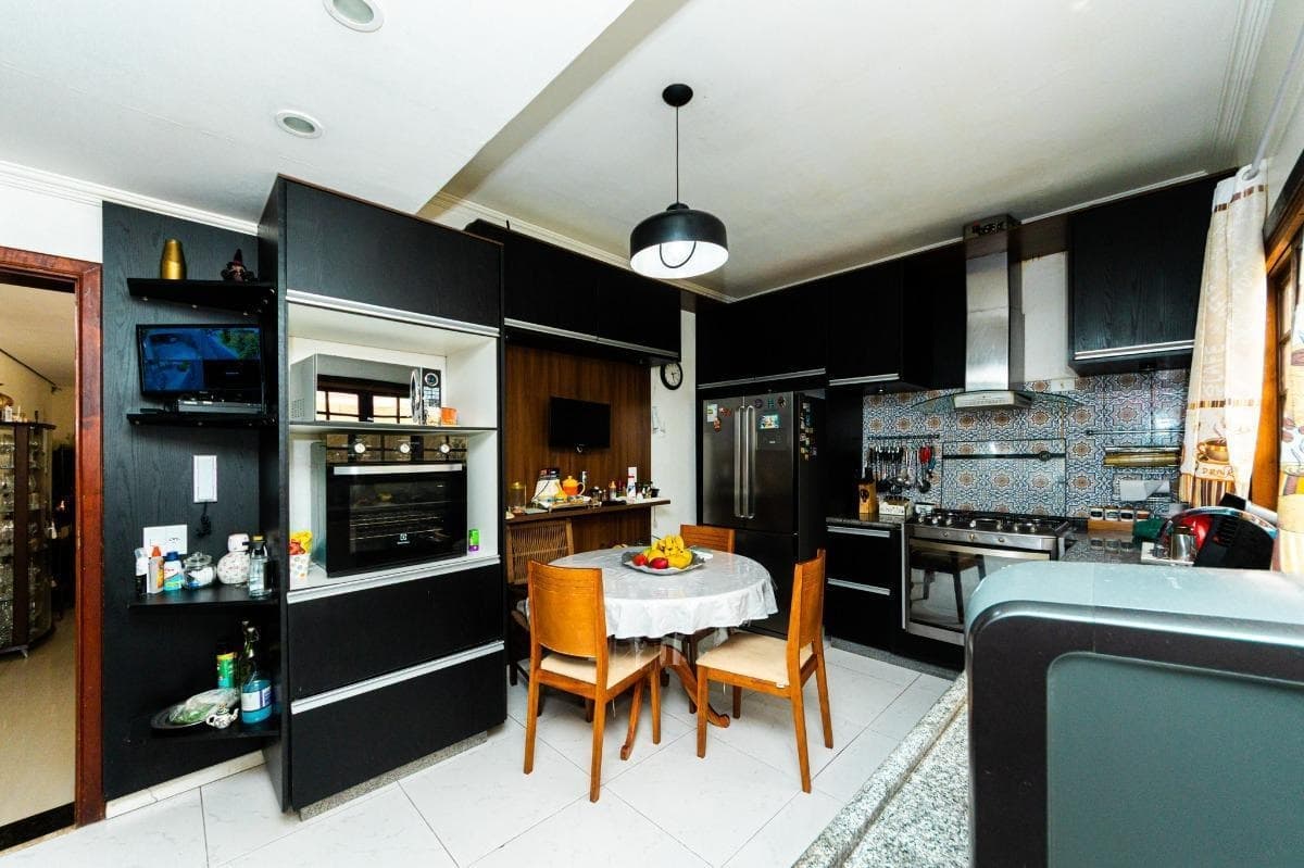 Sobrado à venda, 338 m², 4 quartos, 5 banheiros, 4 suítes — foto 7