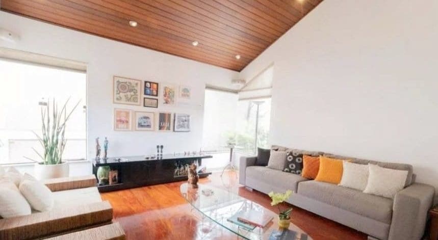 Sobrado à venda, 383 m², 3 quartos, 5 banheiros, 3 suítes — foto 2
