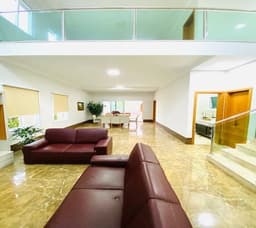 Sobrado à venda, 298 m², 3 quartos, 1 banheiro, 3 suítes