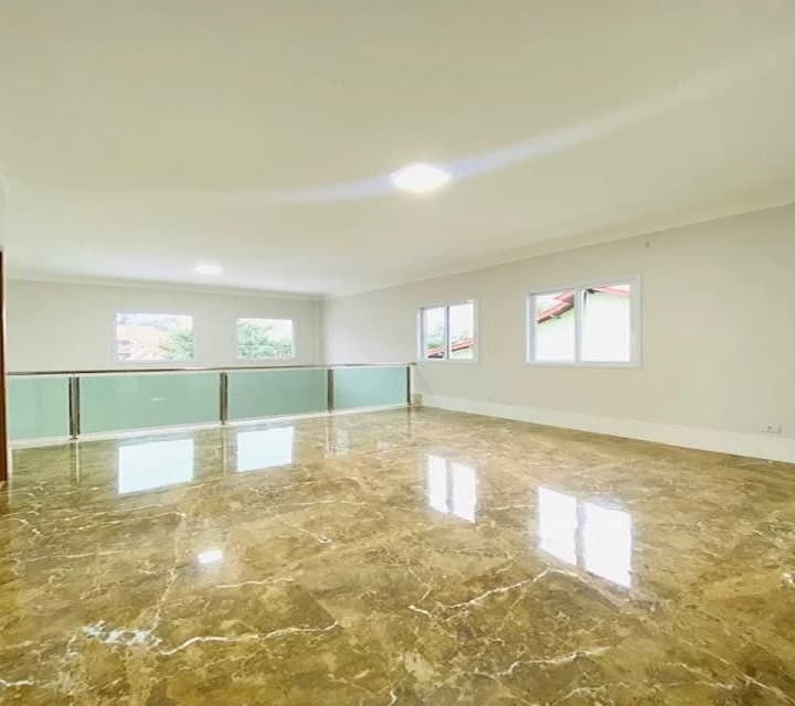 Sobrado à venda, 298 m², 3 quartos, 1 banheiro, 3 suítes — foto 3