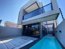 Tríplex moderno com piscina, 350 metros da praia - Balneário Brejatuba