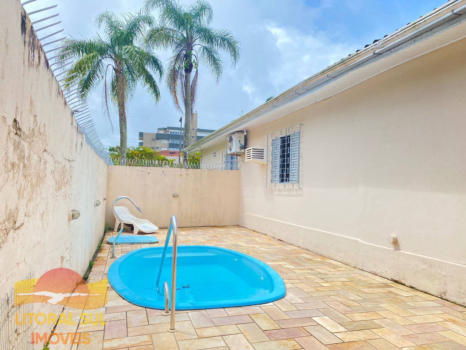 Casa com piscina averbada, 350 metros da praia central — foto 9