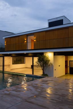 Belíssima casa recém construída, rica em detalhes e iluminação natural !!!