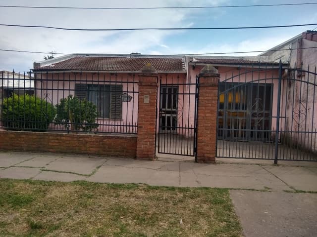 VENTA CASA 3 DORMITORIOS en PEREZ